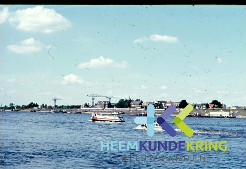 kade zicht vanaf de Rijn F00001921